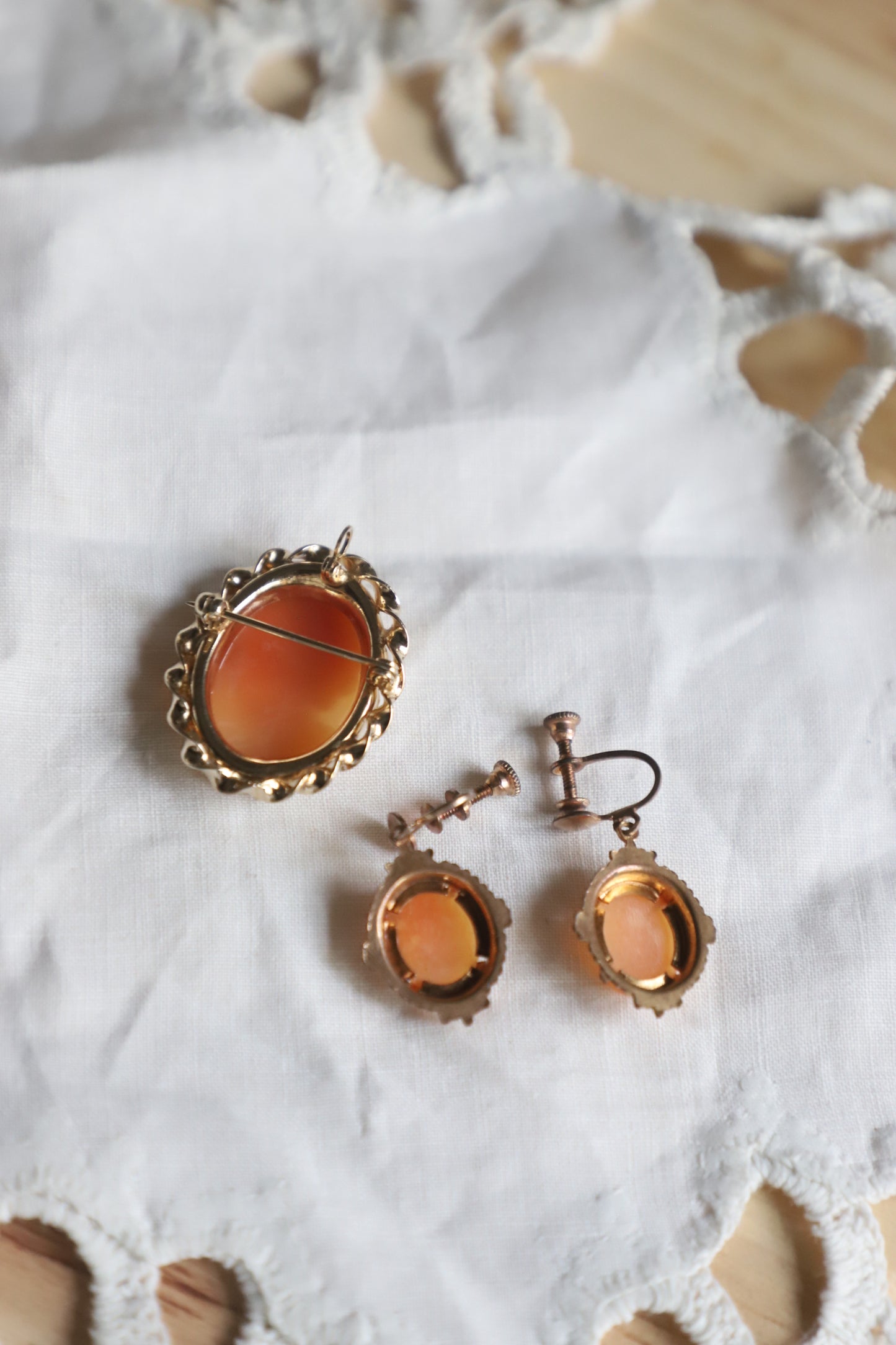 Vintage Cameo pendant brooch/earrings combo