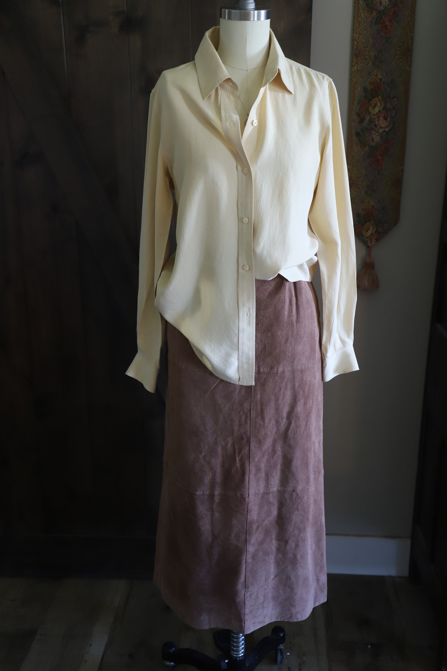 Vintage suede skirt size 10 (28” waist)
