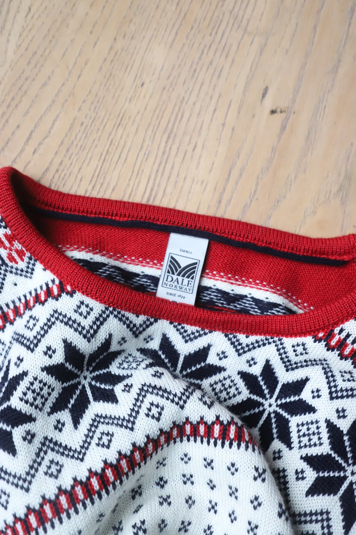 Dale of Norway merino wool sweater size small