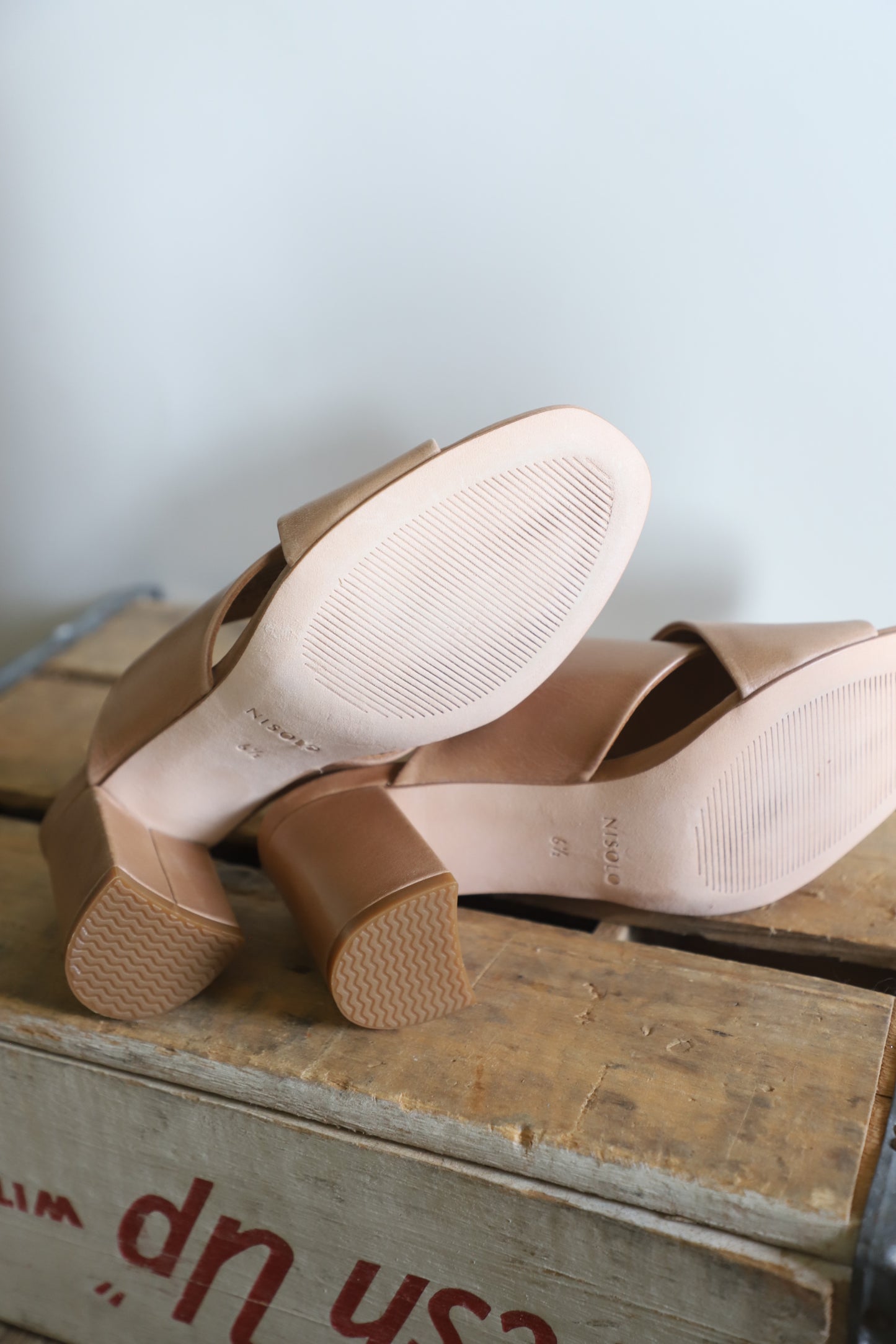 Nisolo cross strap heeled sandal size 6.5