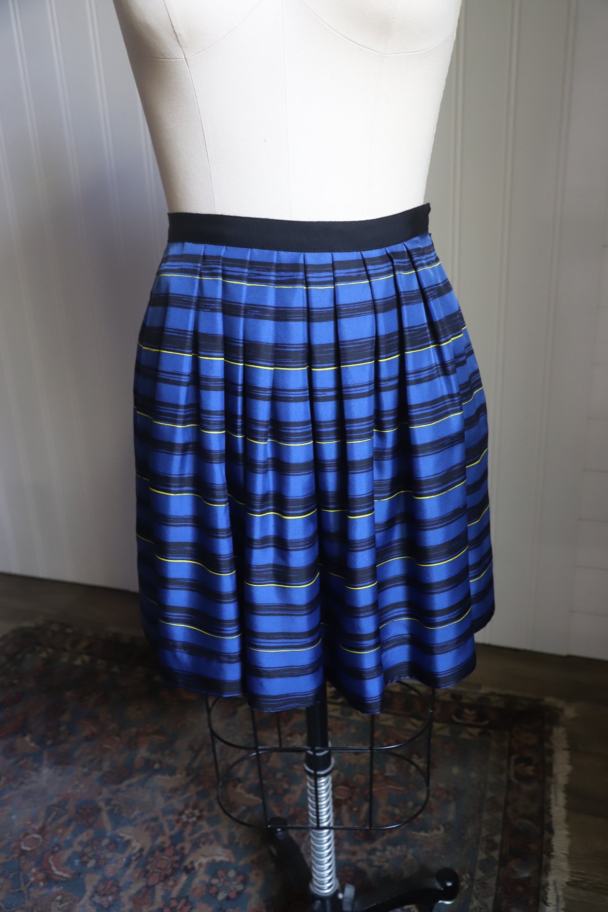 Miss Wu 100% silk skirt size 8