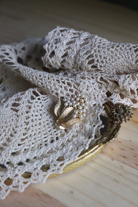 Vintage gold tone faux pearl cluster brooch