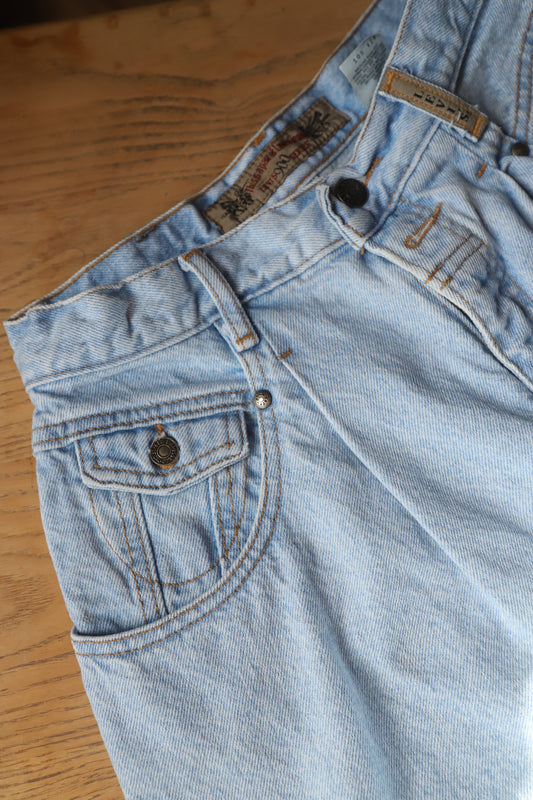 Vintage 90’s Levi brand shorts, 26” waist