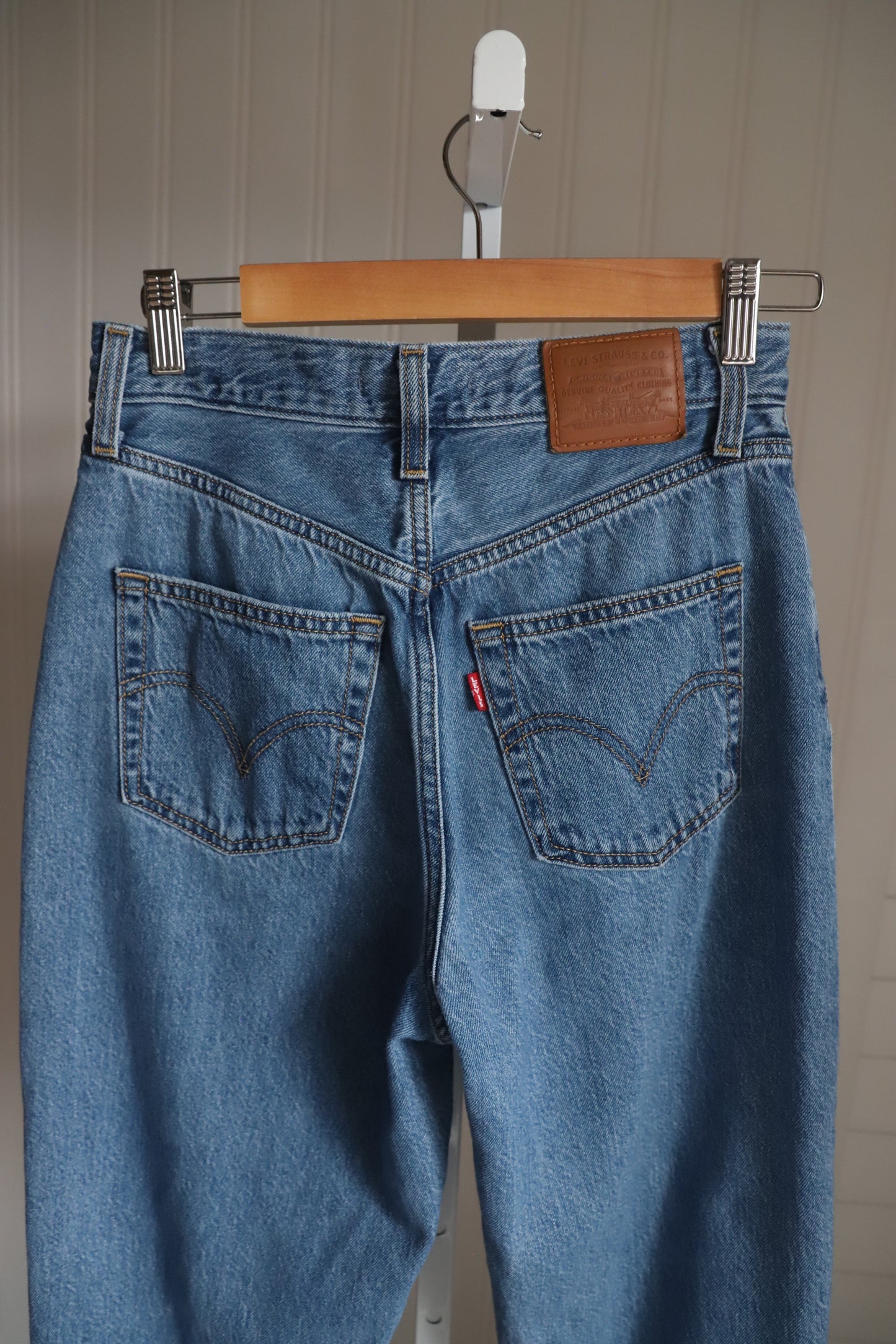 Levi High Loose Taper denim size 26