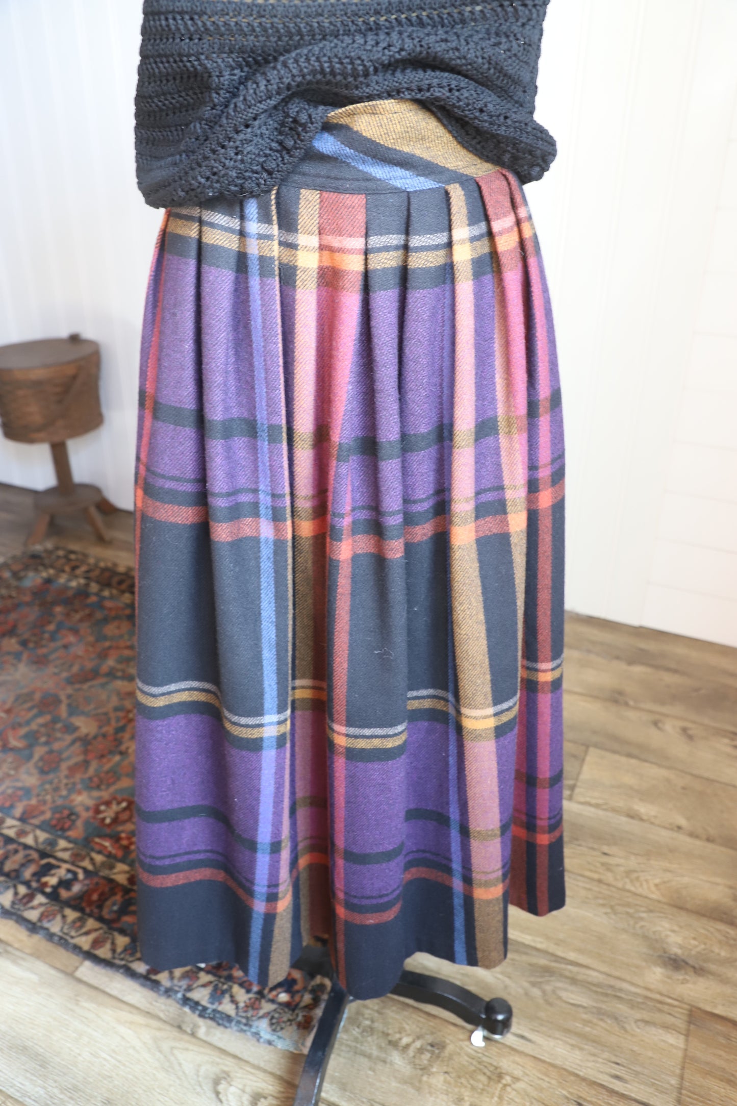 Vintage Diane Von Furstenberg wool blend skirt (see description for sizing)