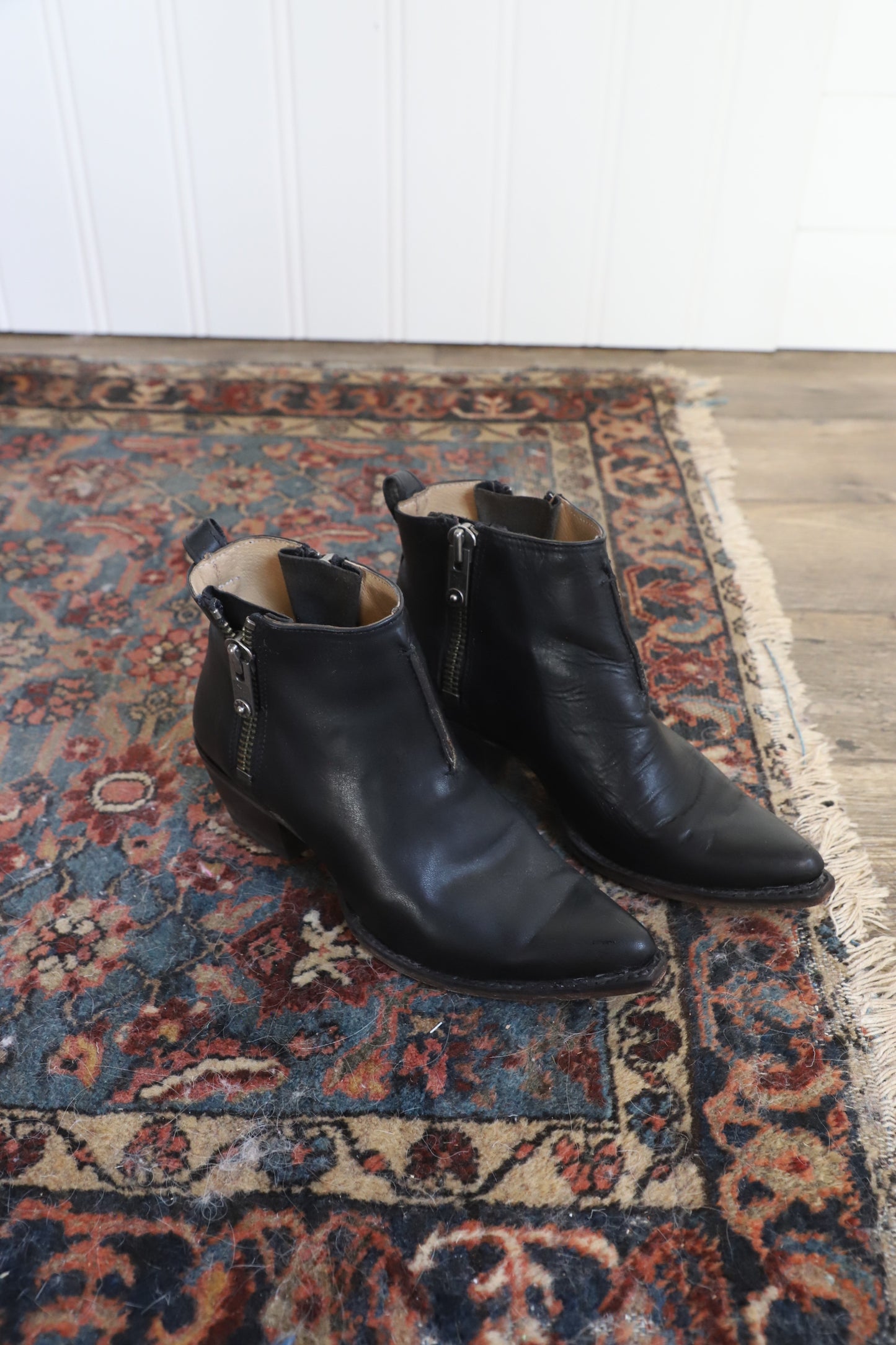 Frye Sacha Moto Short boots size 8