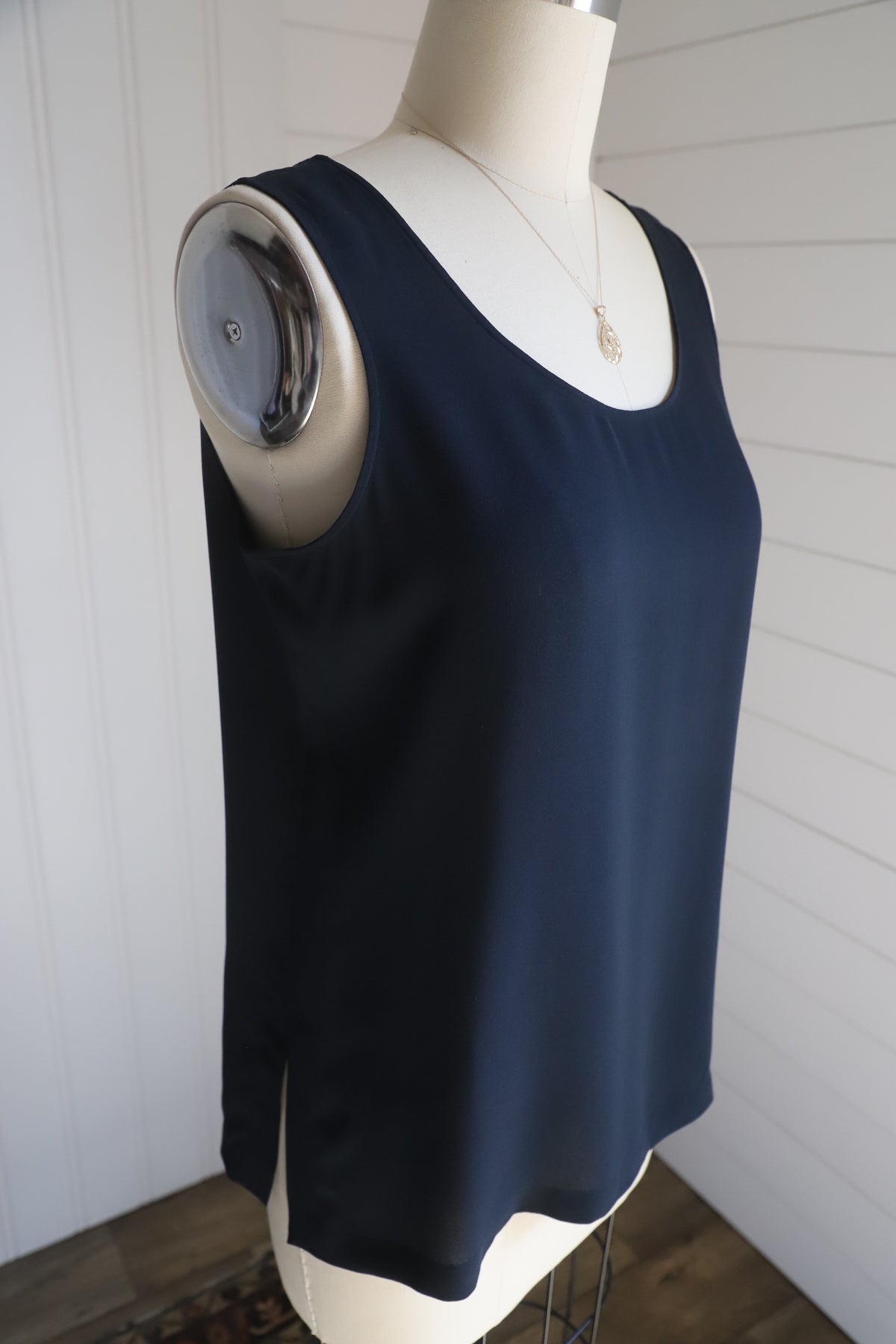 Vintage NWT Tahari silk tank size 10