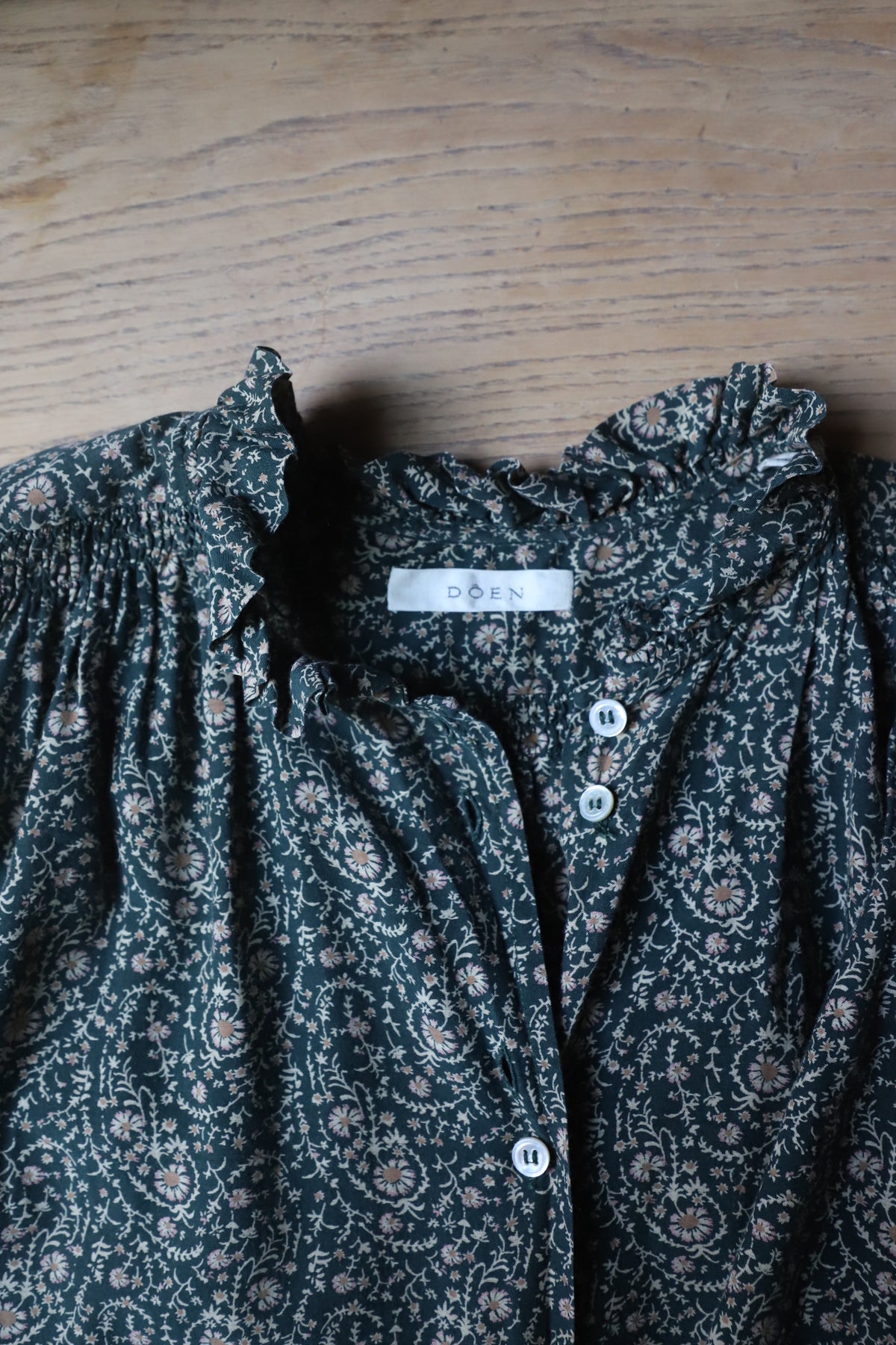Doen forest green paisley blouse size XS