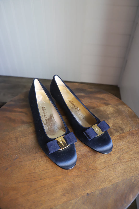 Vintage Salvatore Ferragamo satin pumps size 8.5