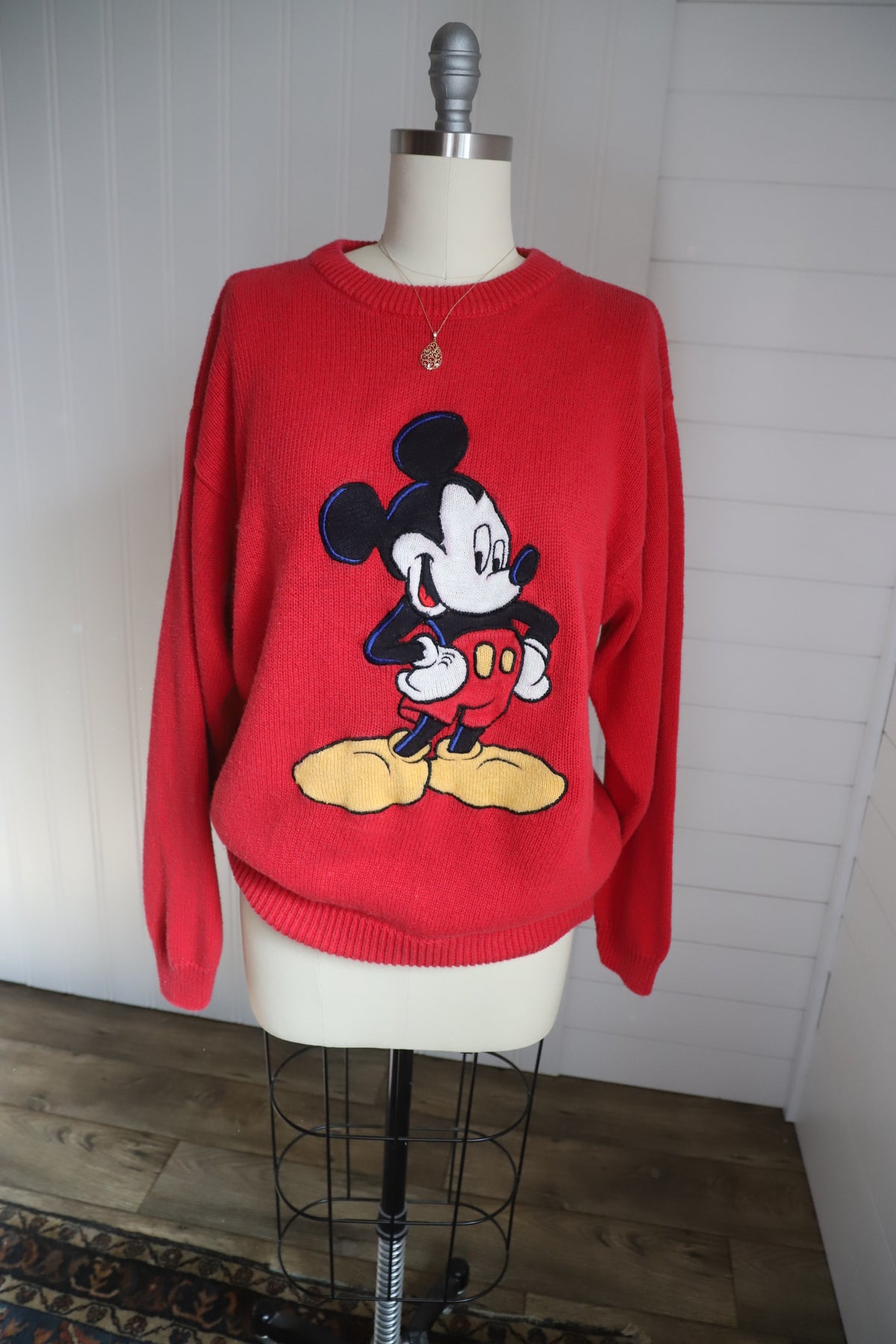 Vintage 90’s Mickey sweater size L