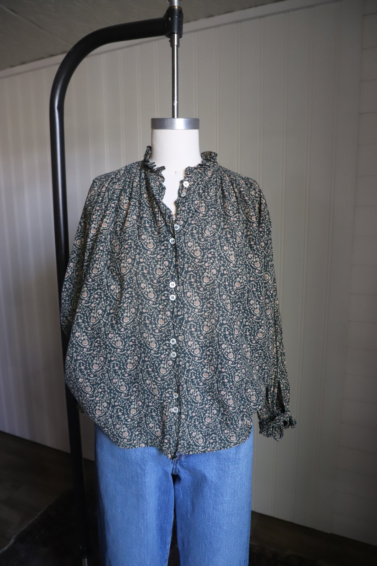 Doen forest green paisley blouse size XS
