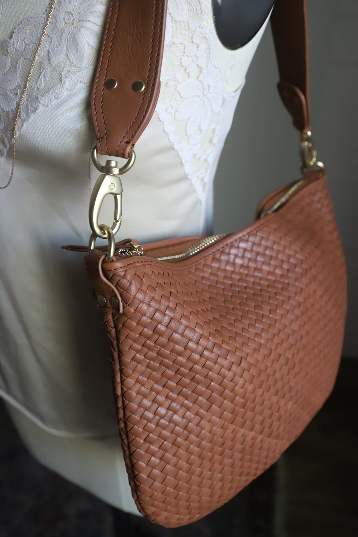 Quince woven shoulder bag