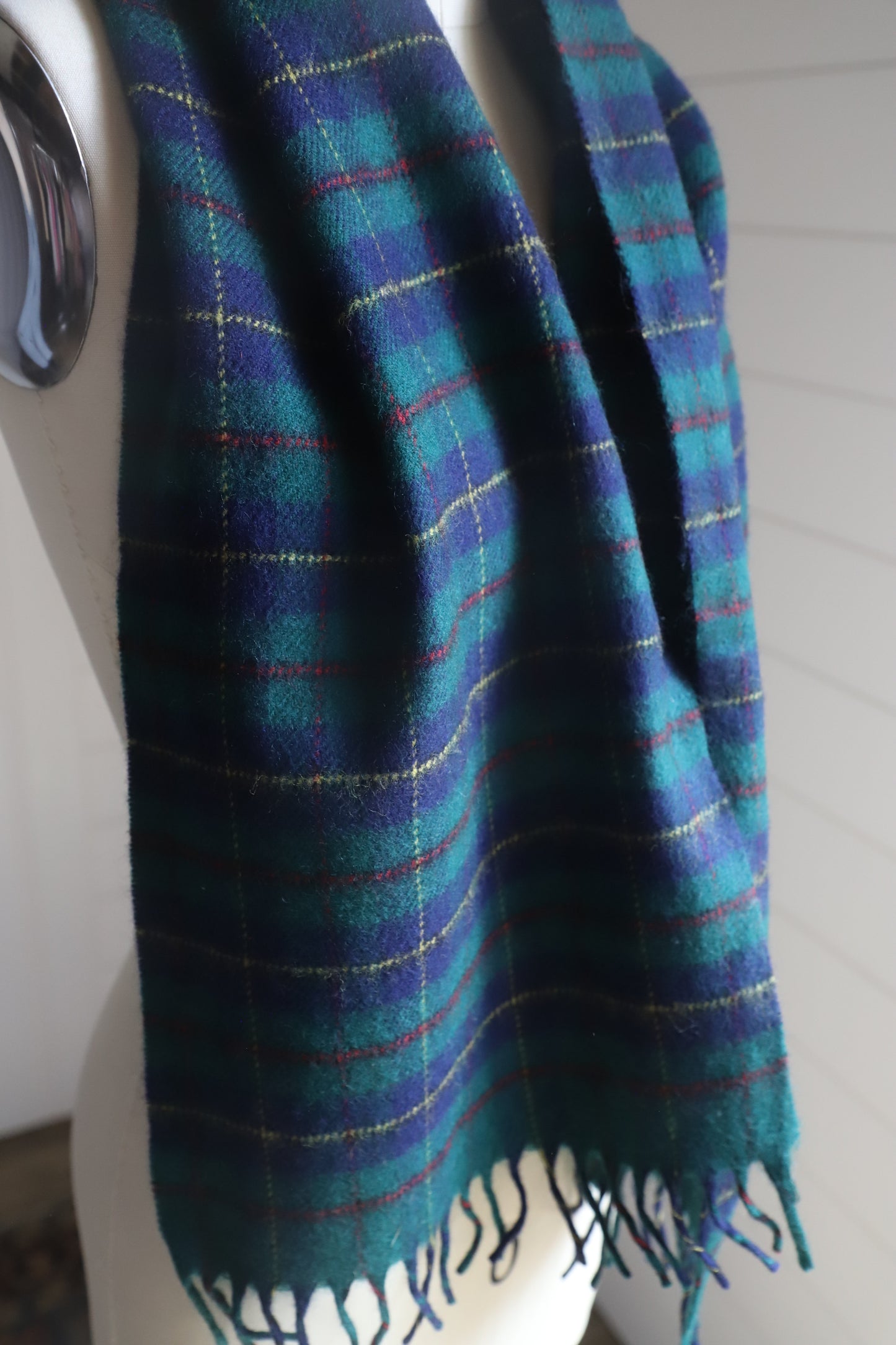 Vintage Geoffrey Beene 100% wool scarf