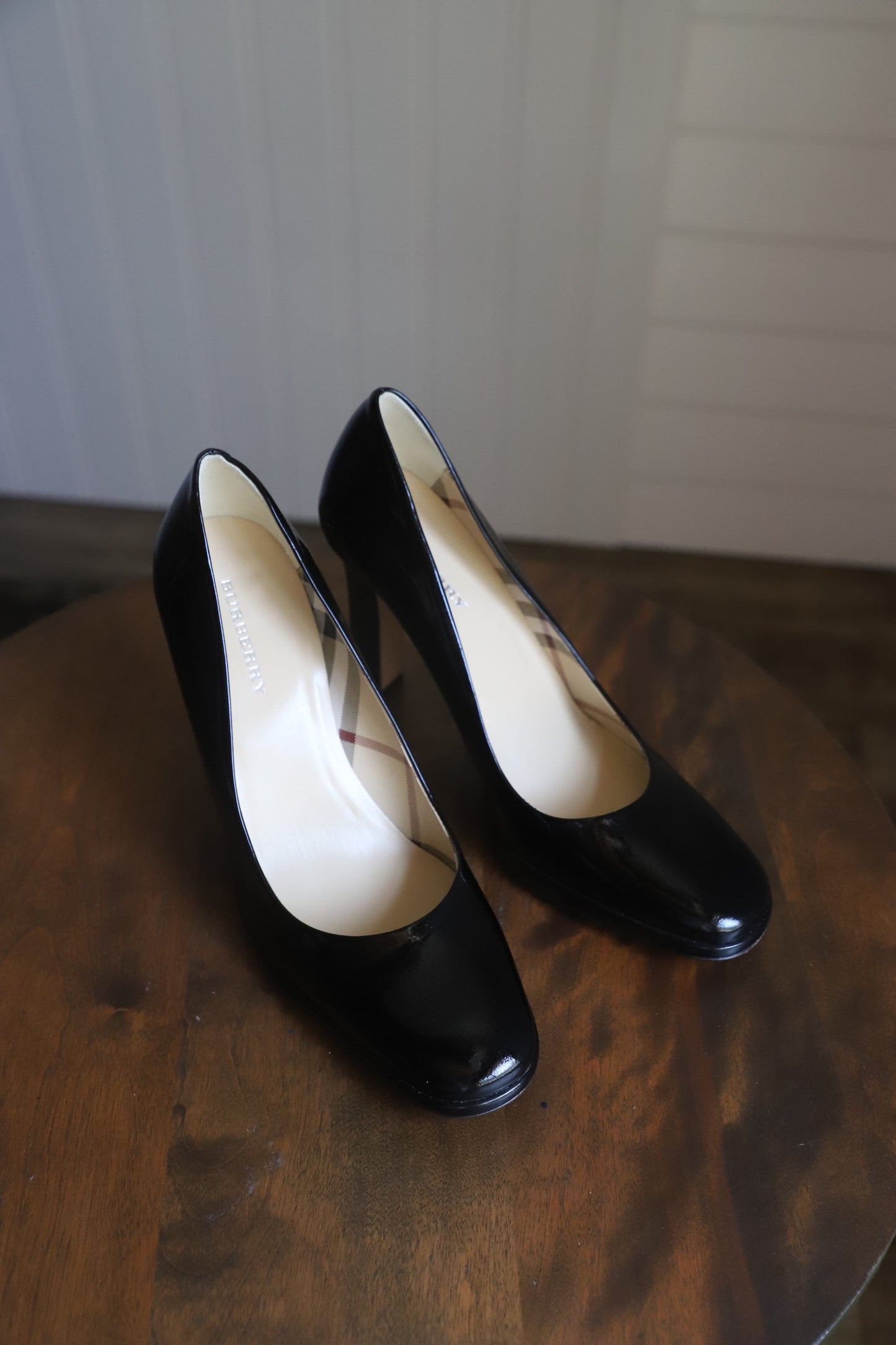 Burberry patent leather heels size 37.5