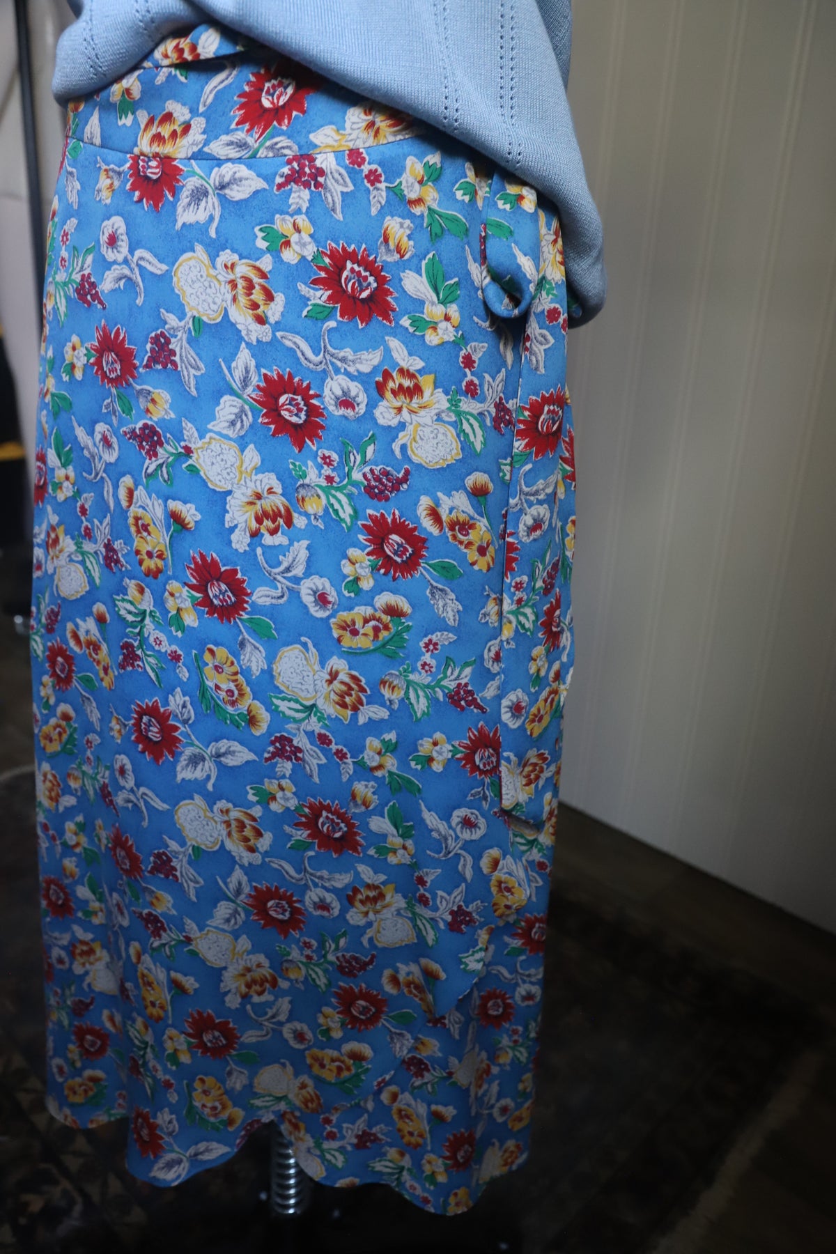 Vintage Ralph Lauren silk wrap skirt size 8P