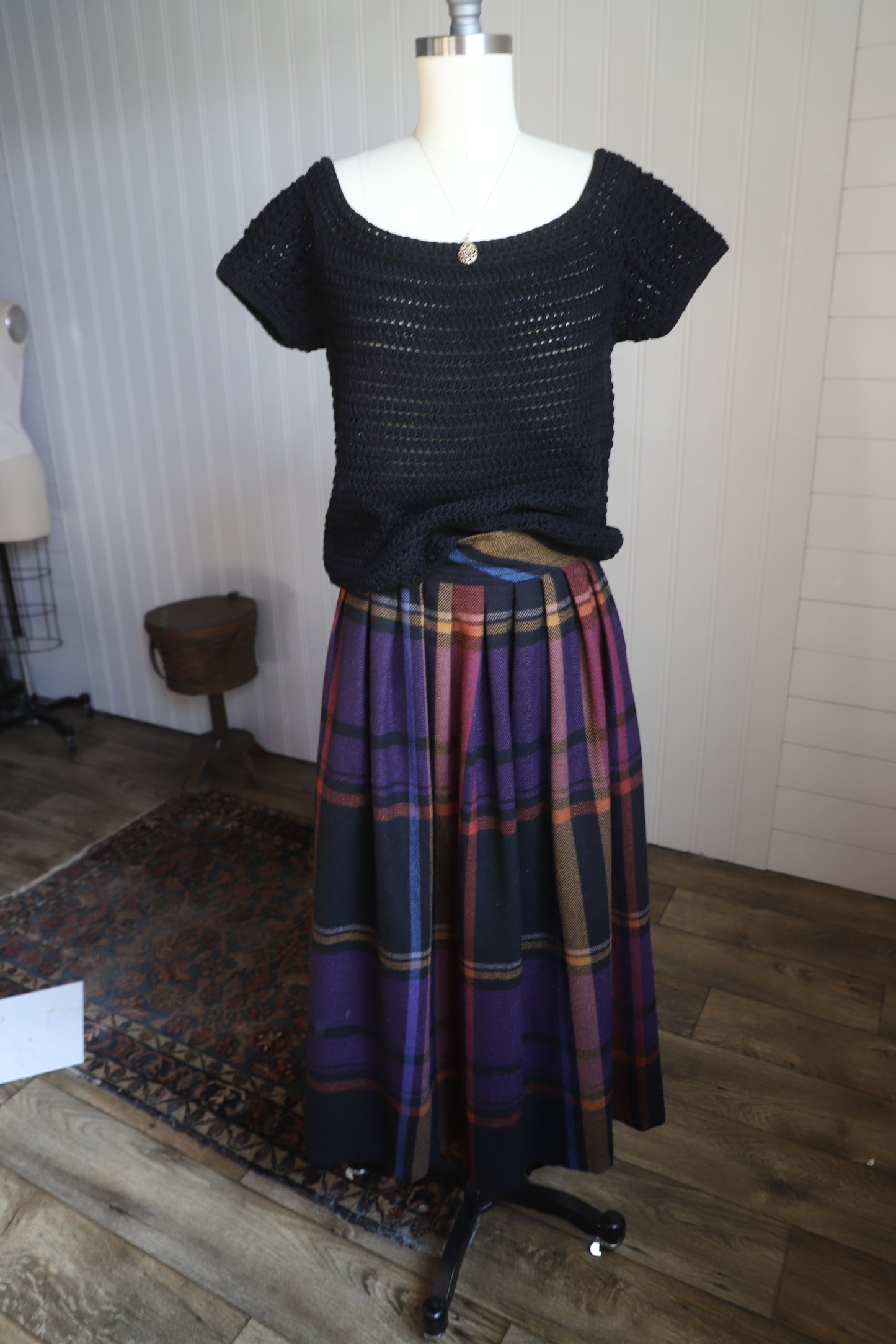 Vintage Diane Von Furstenberg wool blend skirt (see description for sizing)