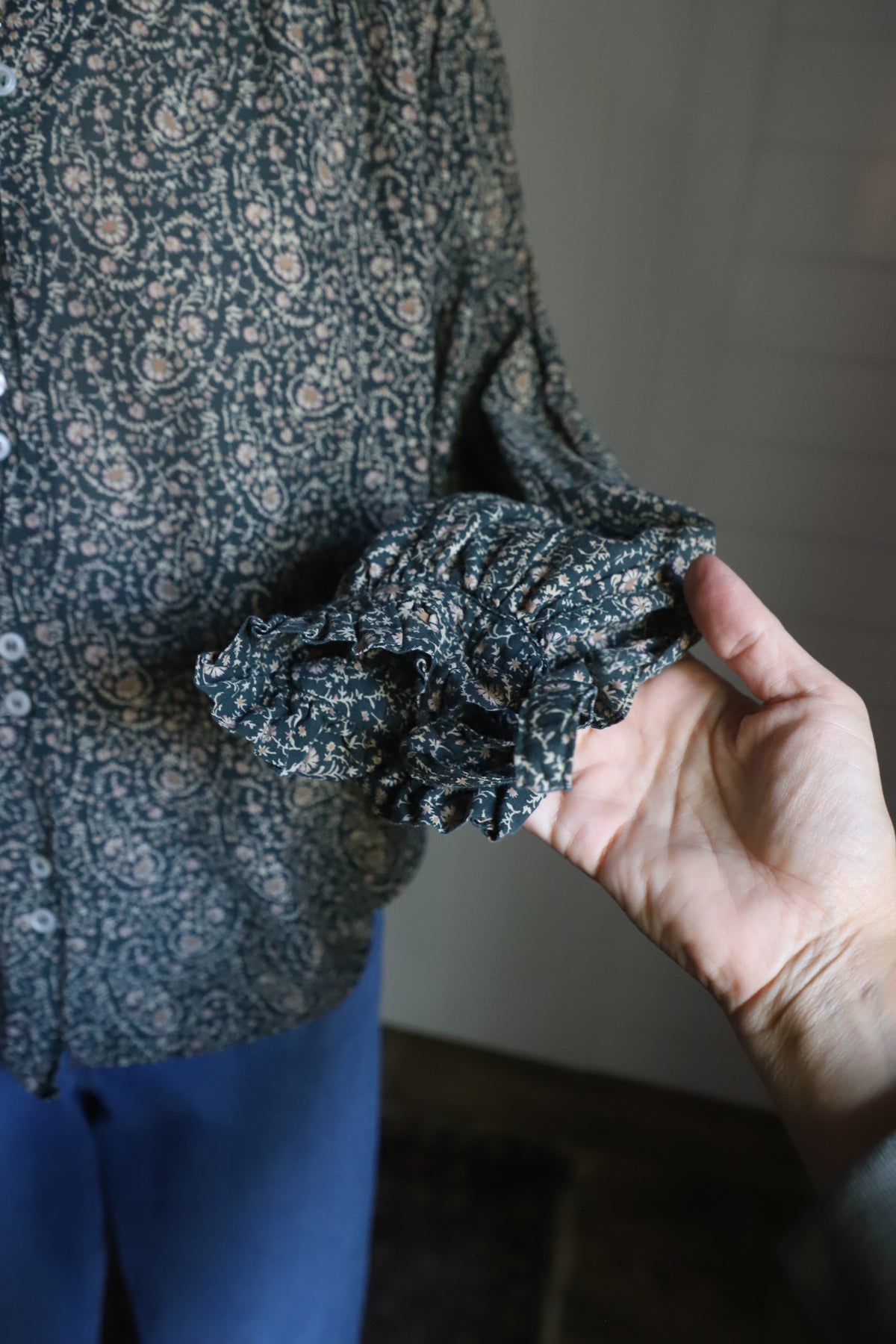Doen forest green paisley blouse size XS