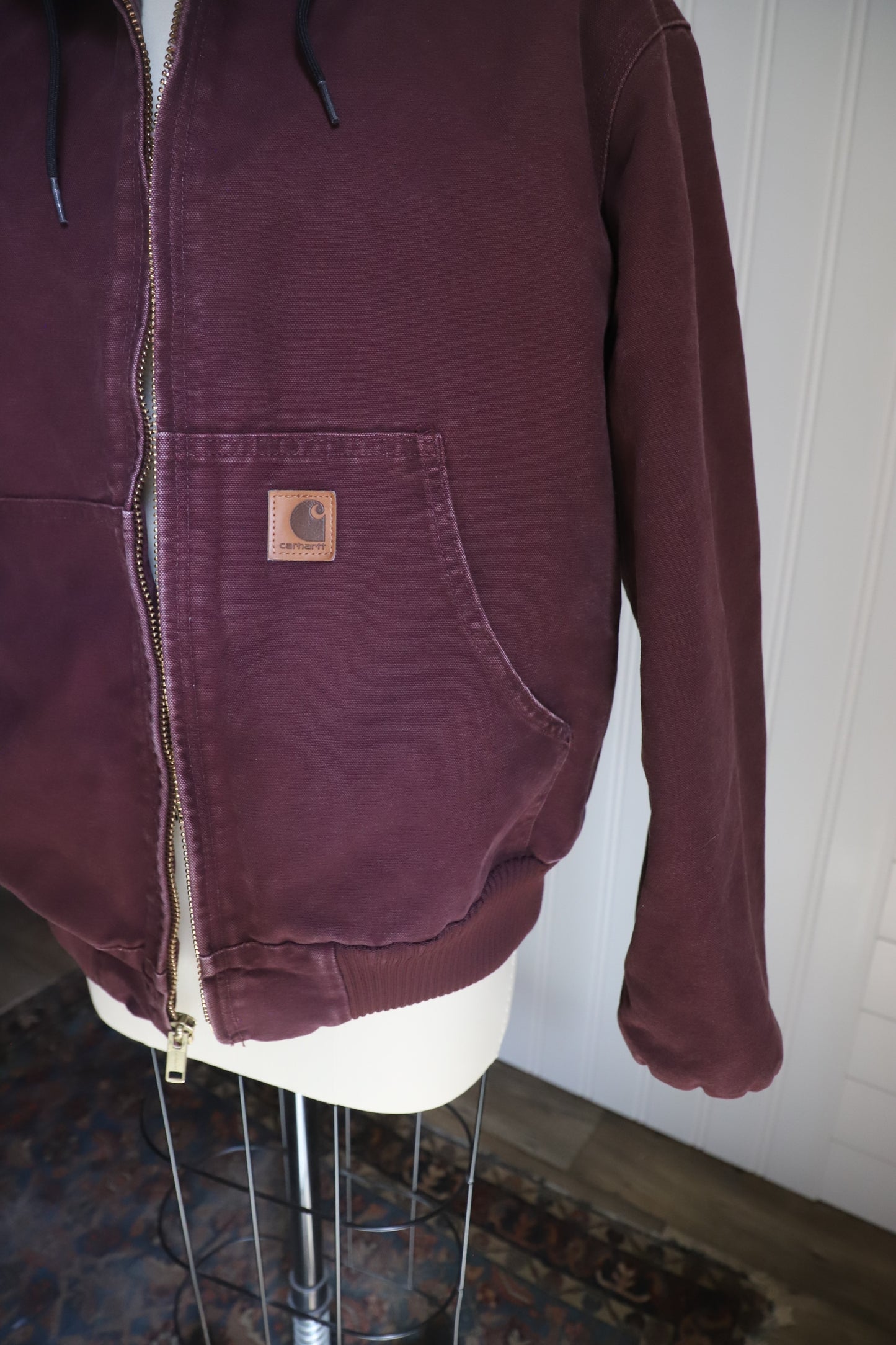 Carhartt hooded work jacket size men’s large women’s XL