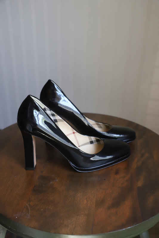 Burberry patent leather heels size 37.5