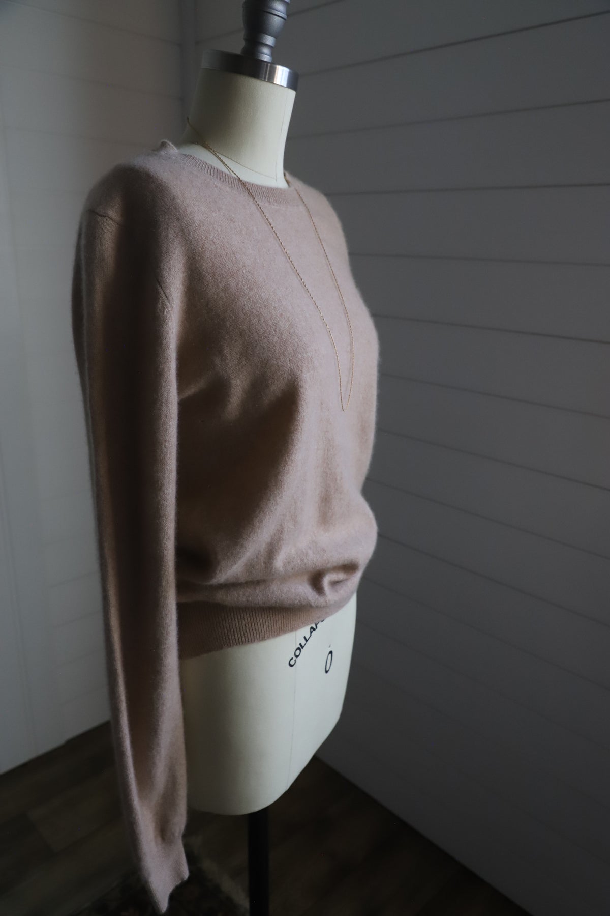Tahari 100% cashmere sweater size L