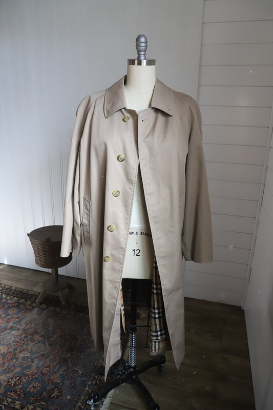 Vintage Burberrys trench with wool liner, plus size (see description for sizing)