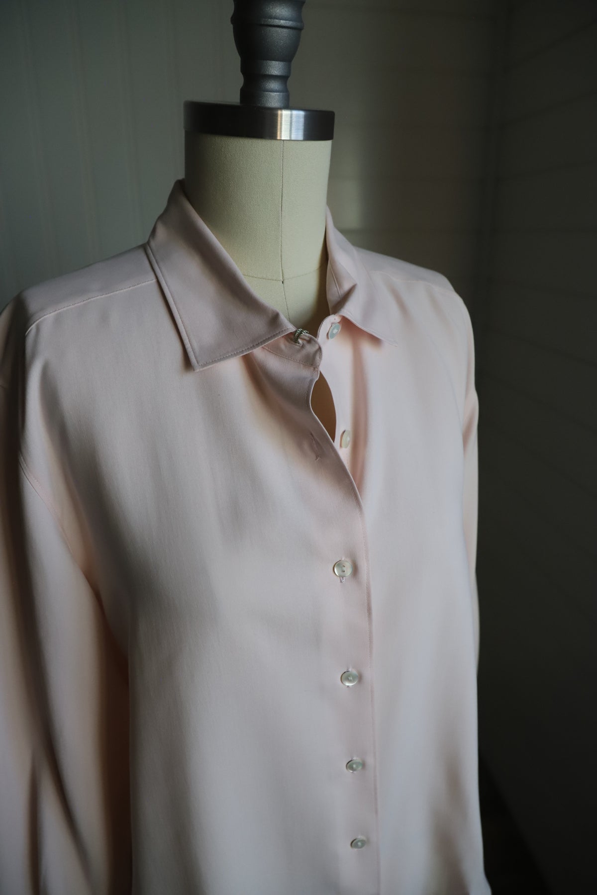 Vintage 90’s deadstock (nwt) 100% silk blouse size S