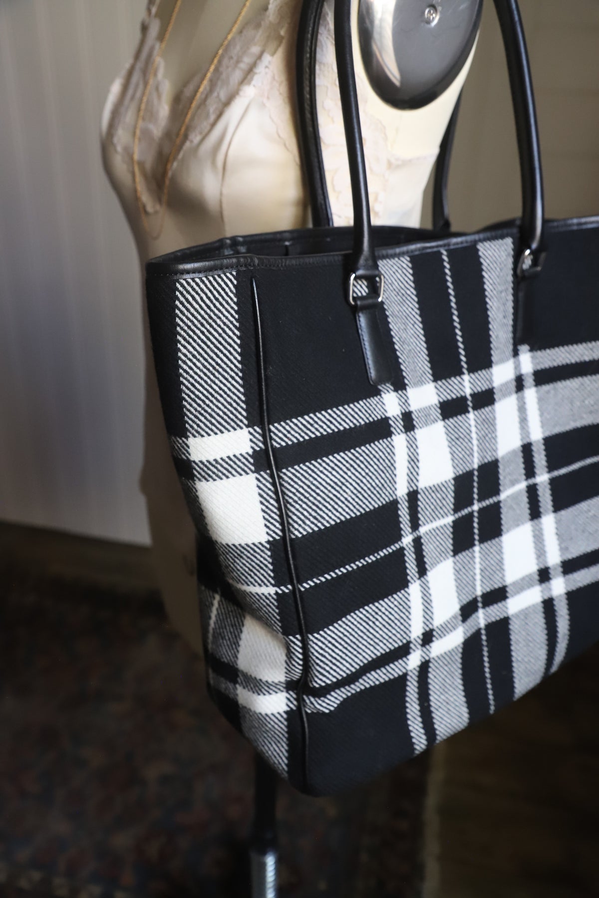 Y2K Banana Republic wool and leather tote bag