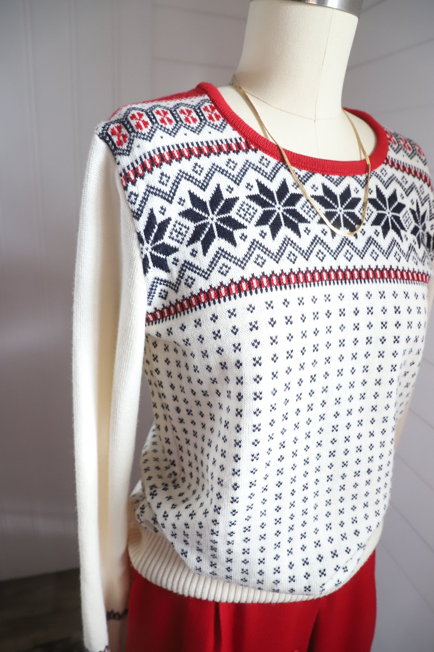 Dale of Norway merino wool sweater size small