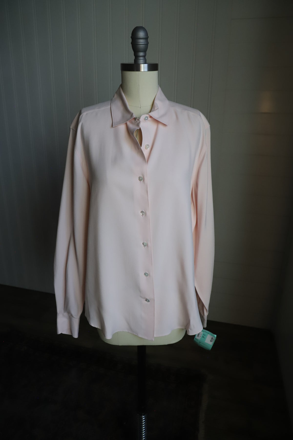 Vintage 90’s deadstock (nwt) 100% silk blouse size S