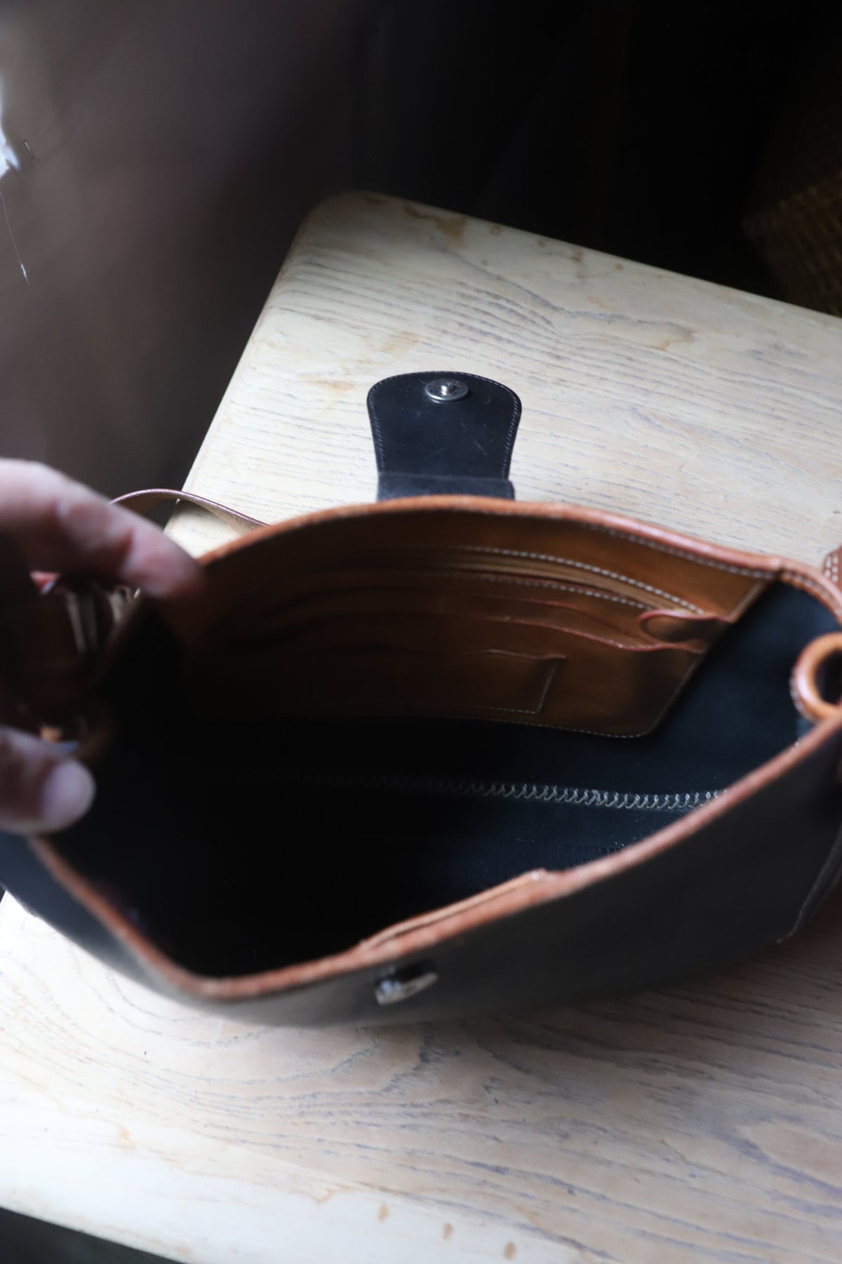 Vintage Dooney and Bourke all leather bag