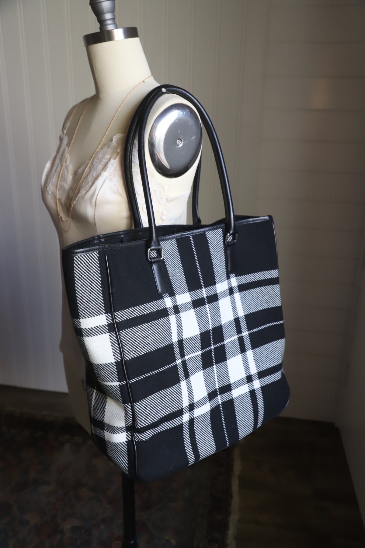 Y2K Banana Republic wool and leather tote bag