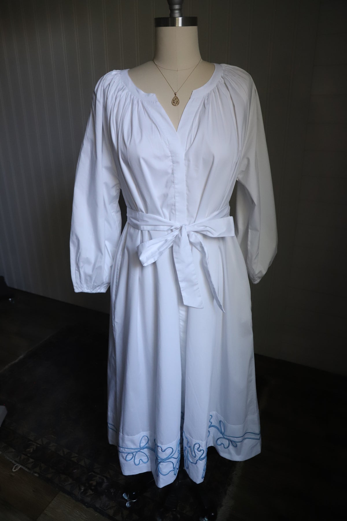 Lake dress size Large