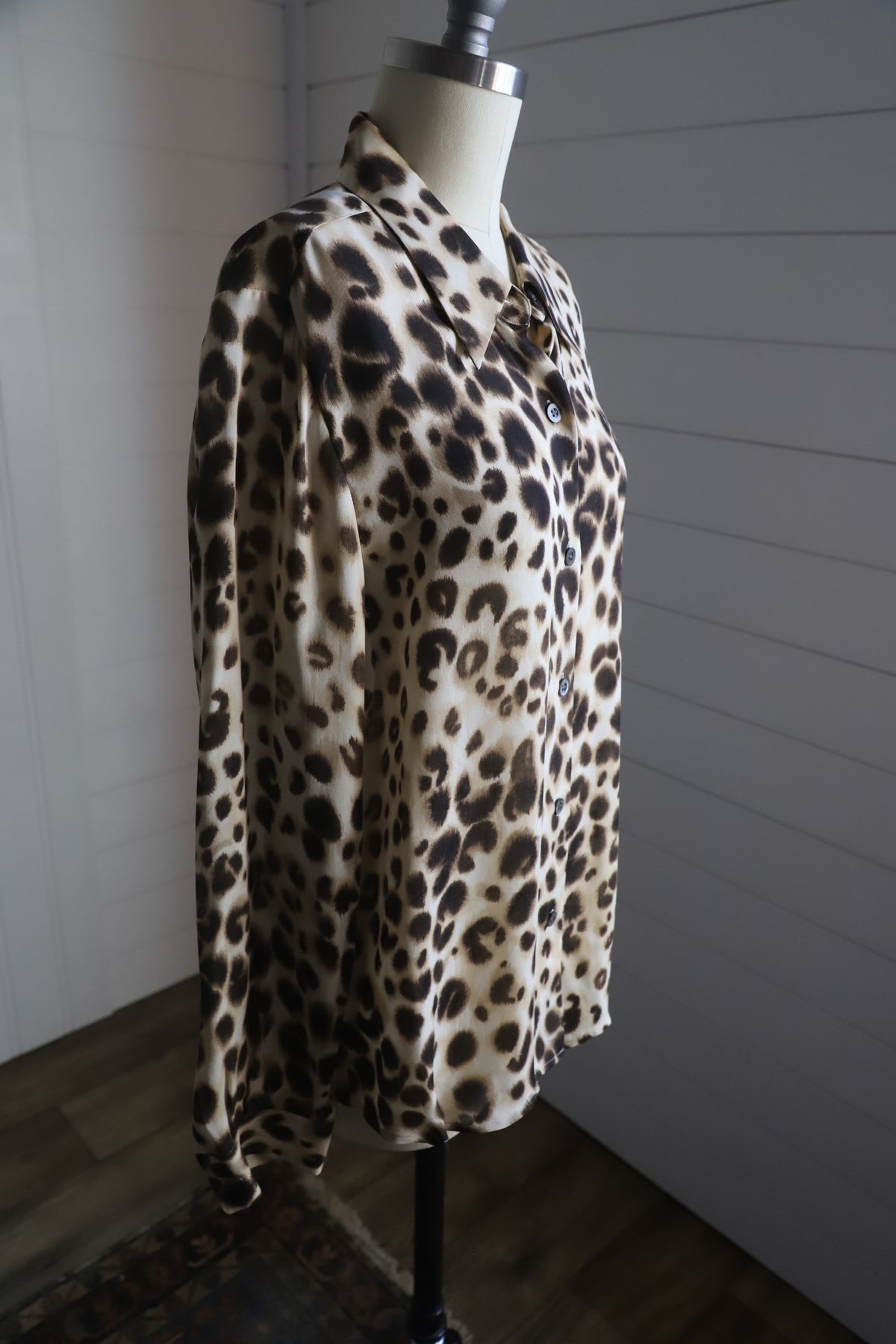 Vintage 100% silk leopard print shirt size 10