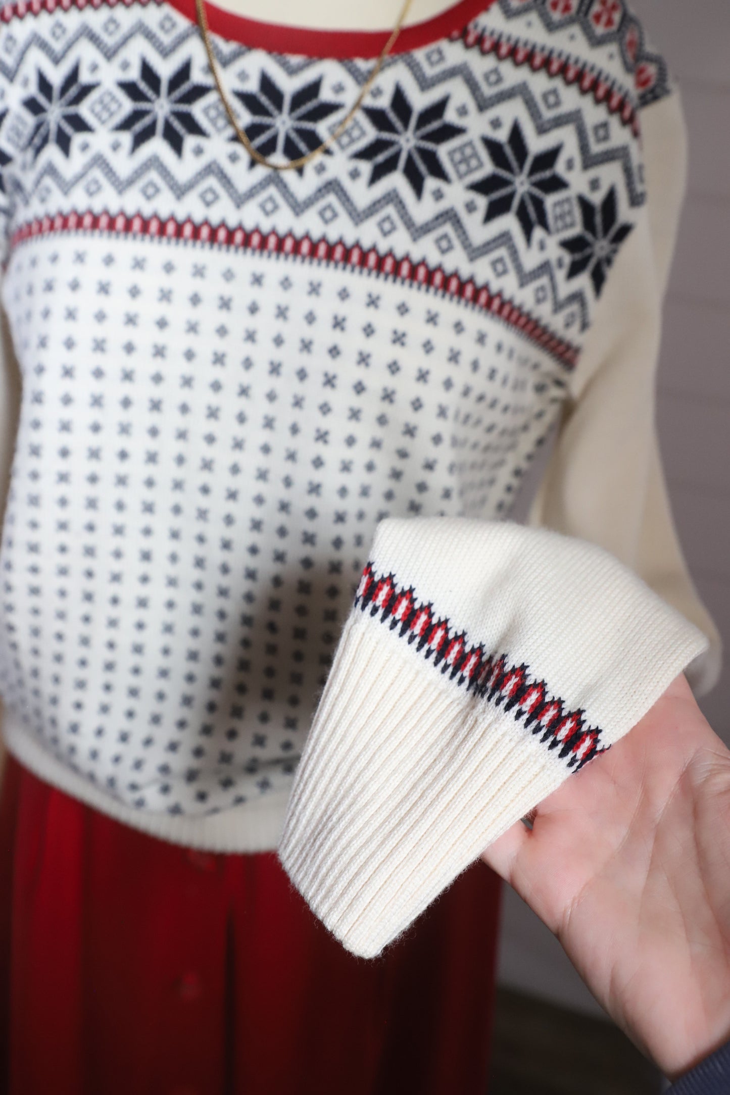 Dale of Norway merino wool sweater size small