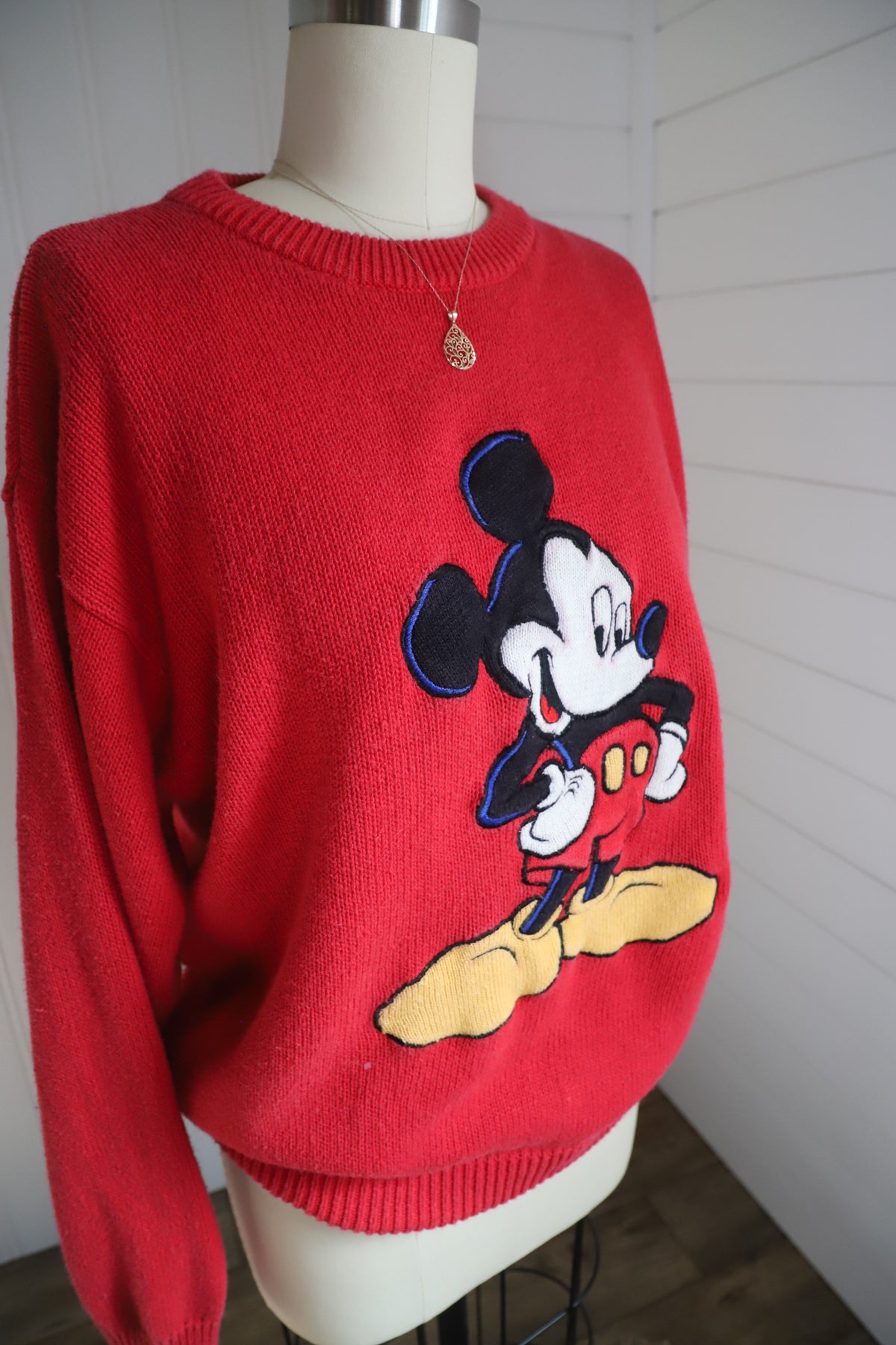 Vintage 90’s Mickey sweater size L