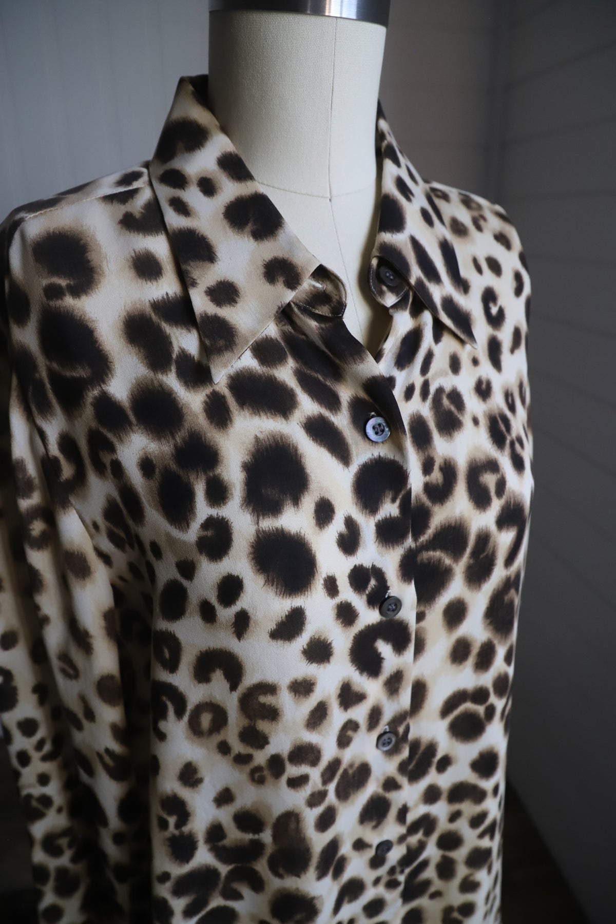 Vintage 100% silk leopard print shirt size 10