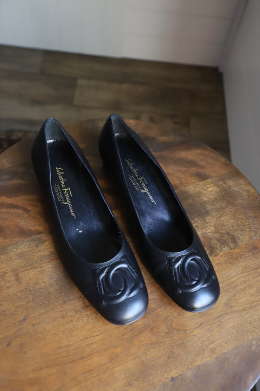 Vintage Salvatore Ferragamo heels size 9