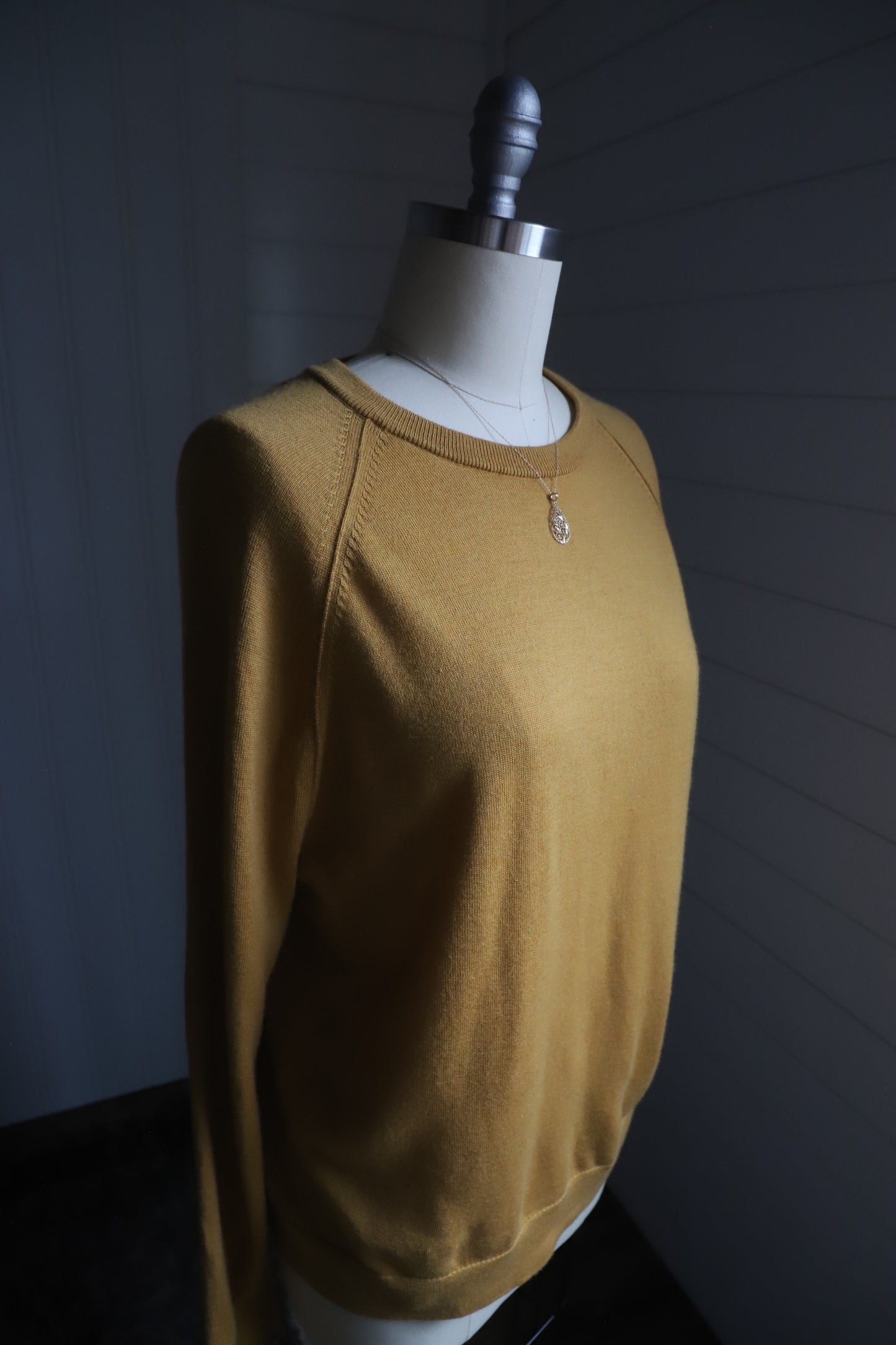Banana Republic Italian Merino Wool crew neck sweater