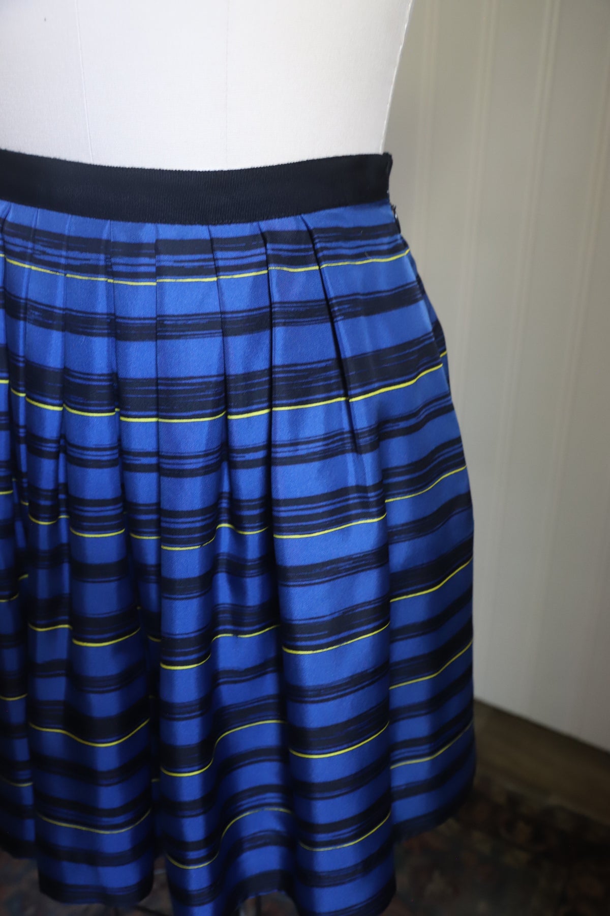 Miss Wu 100% silk skirt size 8