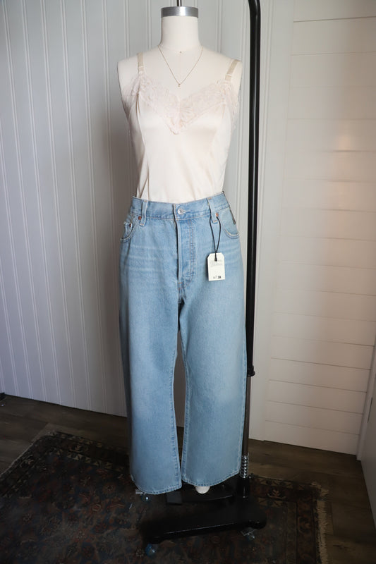 NWT Levi modern 90’s ankle 501 jeans size 32