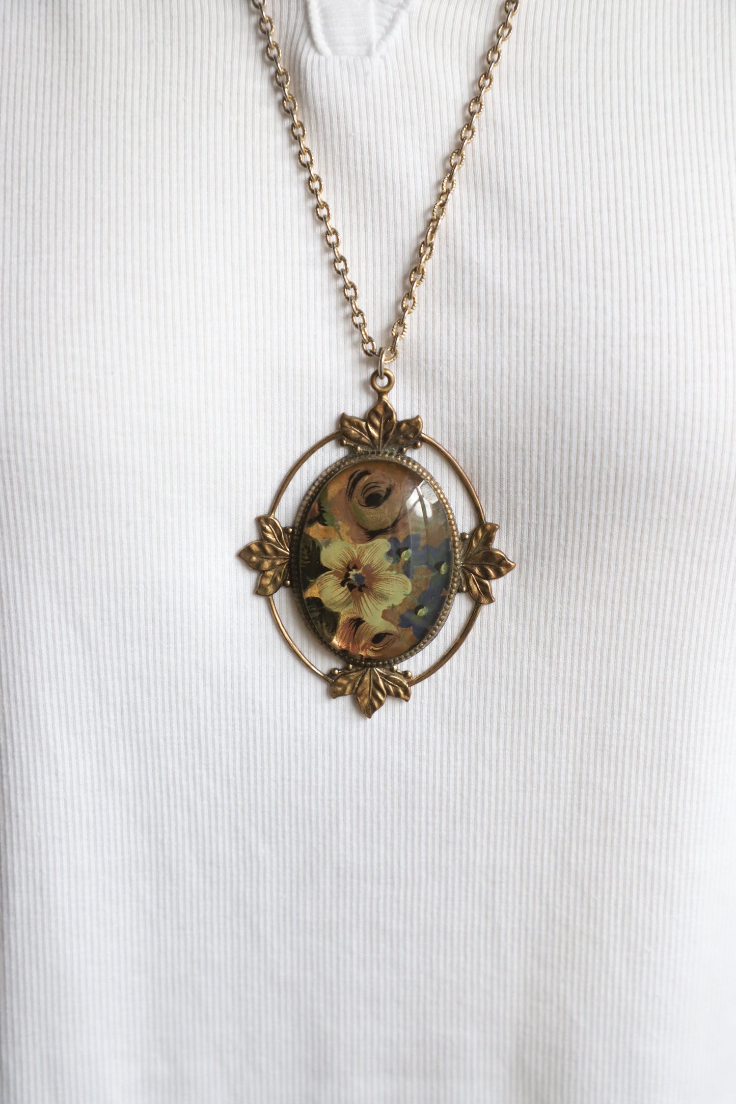 Vintage floral pendant necklace