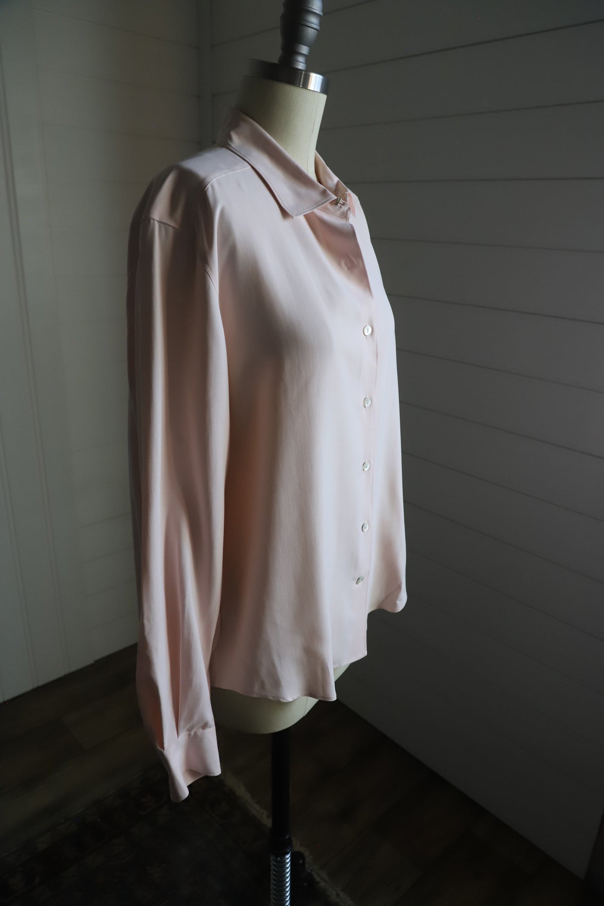 Vintage 90’s deadstock (nwt) 100% silk blouse size S