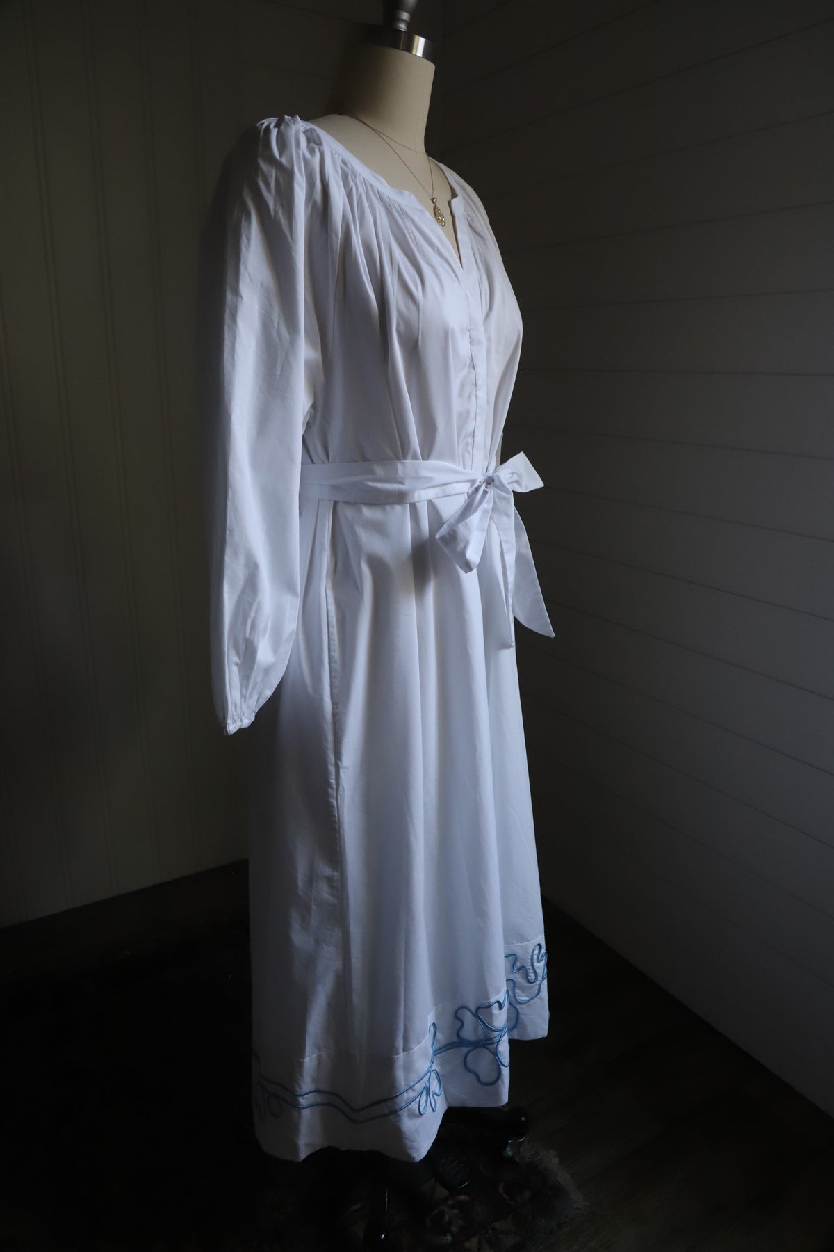 Lake dress size Large