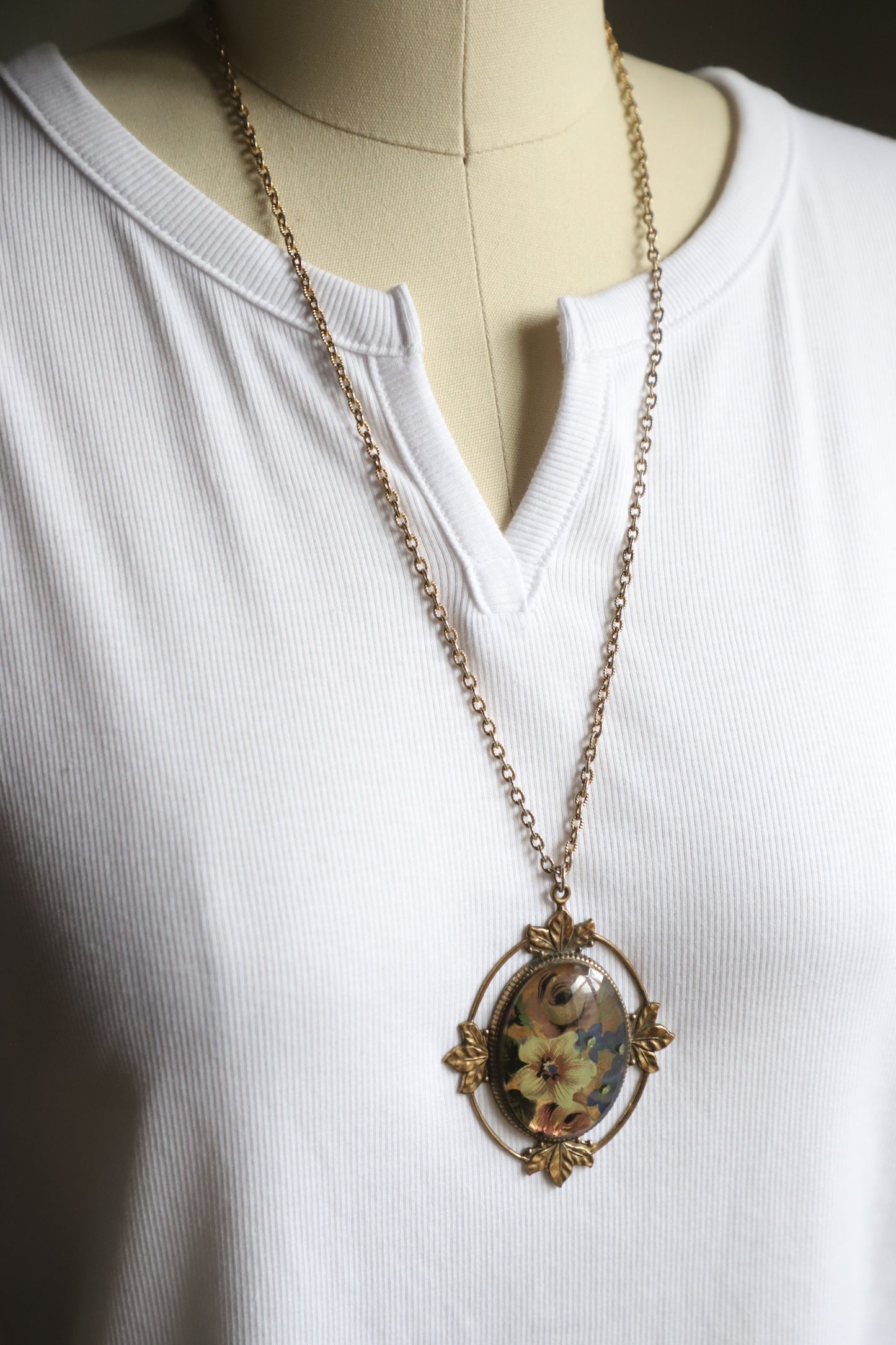 Vintage floral pendant necklace