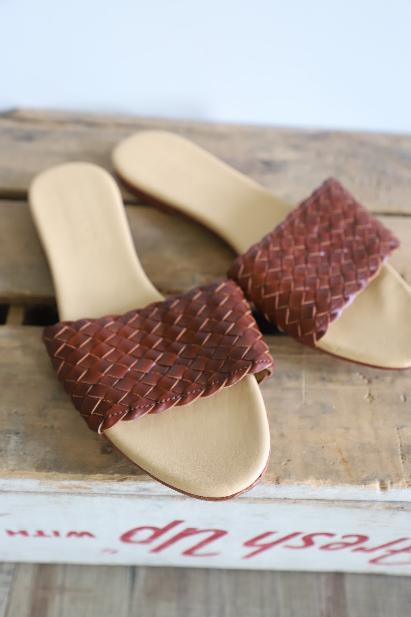 Nisolo woven sandals size 8