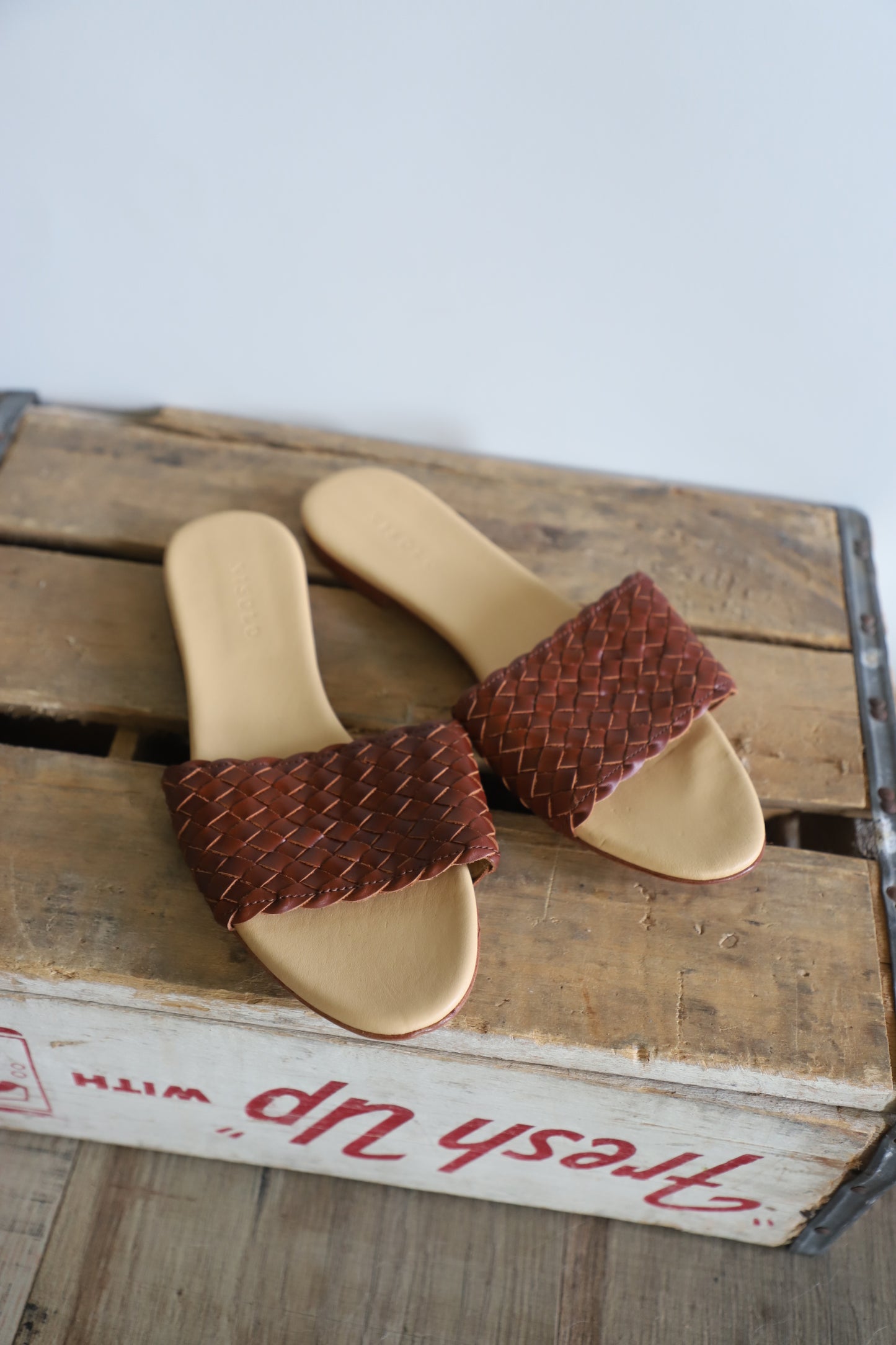 Nisolo woven sandals size 8