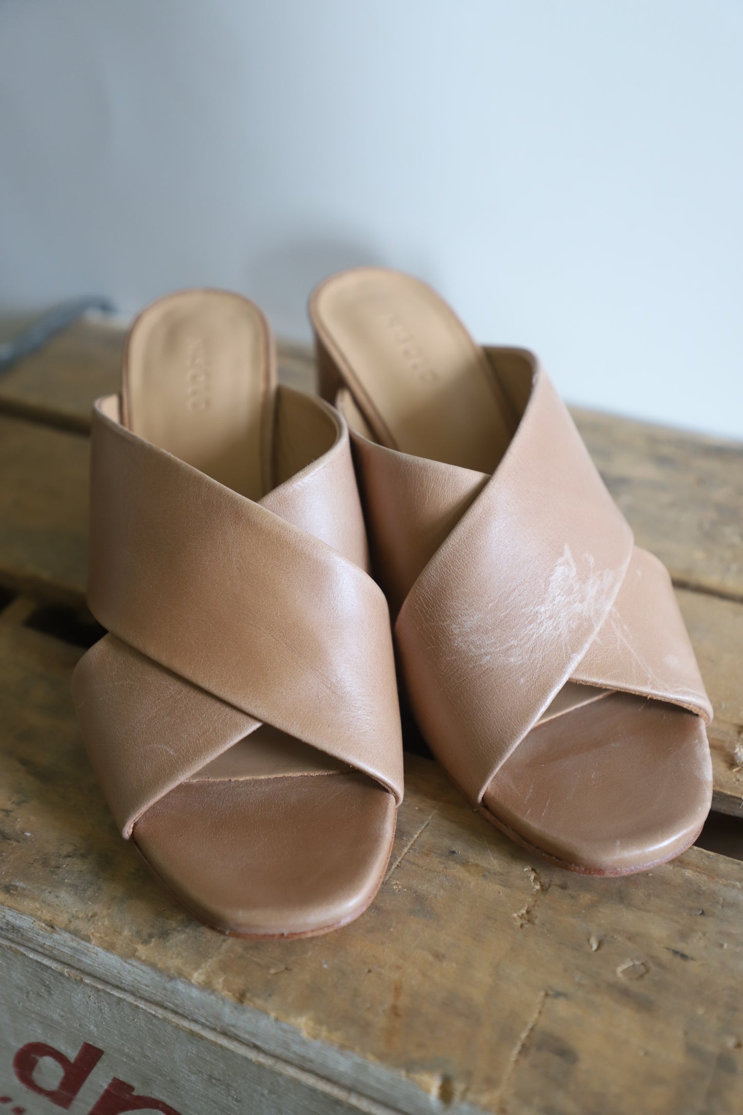 Nisolo cross strap heeled sandal size 6.5