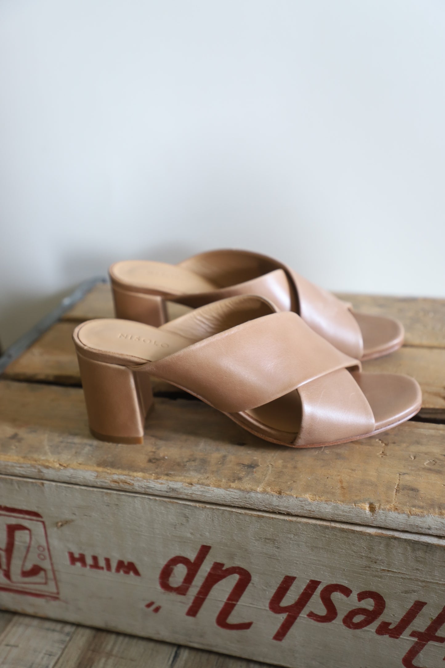 Nisolo cross strap heeled sandal size 6.5